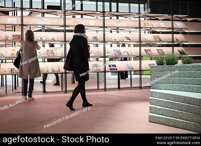 17 October 2023, Hesse, Frankfurt/Main: Visitors walk through the pavilion of the Guest of Honor country Slovenia. The 75th Frankfurt Book Fair will take place...