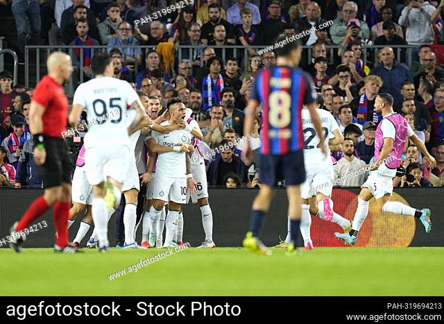Lautaro Martinez (Inter Milan) celebrates after scoring with his teammates during the Champions League soccer match between FC Barcelona and Inter Milan
