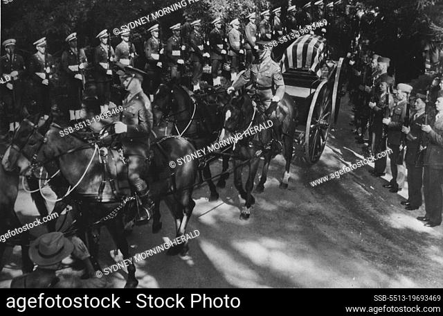 Caisson Bears Roosevelt To Grave - An armed guard of honor stands at attention as body of late president Franklin D. Roosevelt is borne on caisson along tree...