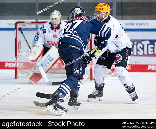 01 December 2023, Bavaria, Munich: Ice Hockey: DEL, EHC Red Bull Munich - Pinguins Bremerhaven, Main Round, Matchday 23 at the Olympic Ice Sports Center