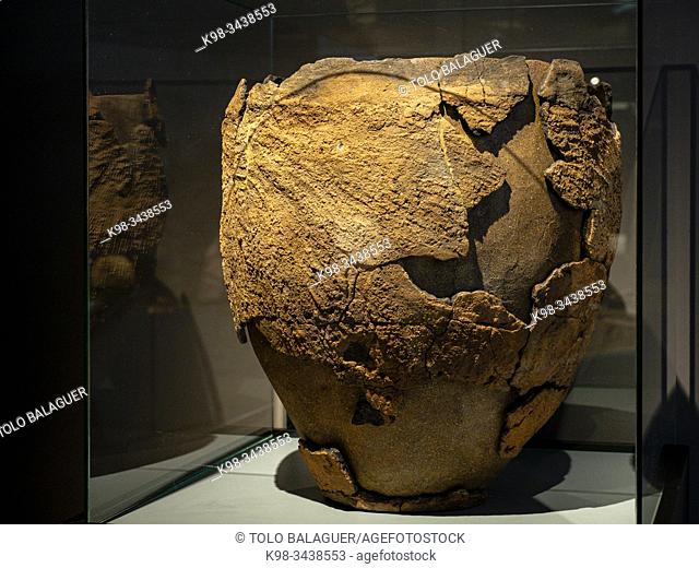 recipiente de ceramica, El Bortal, Karrantza, Arkeologi Museoa, museo aqueologico, Bilbao, Bizkaia, Pais Vasco, Spain
