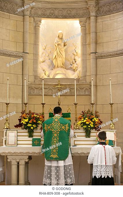Traditionalist Mass in Notre-Dame du Carmel chapel, Fontainebleau, Seine-et-Marne, France, Europe