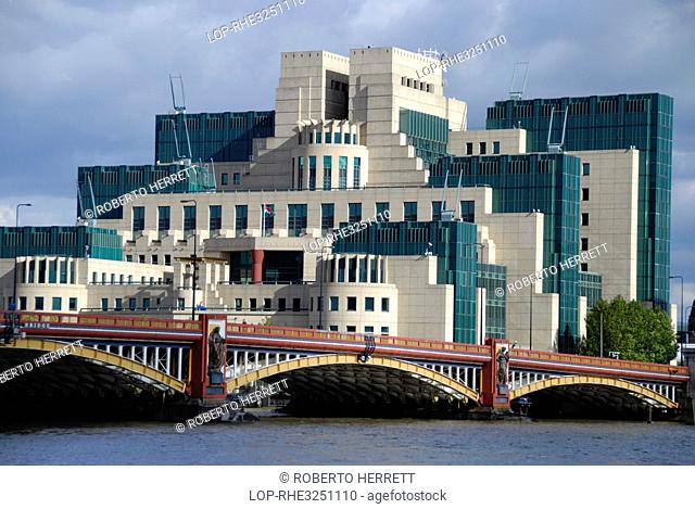 England, London, Vauxhall. The SIS Building also known as the MI6 building, headquarters of the British Secret Intelligence Service on the south side of the...