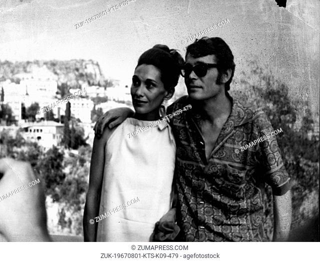 Aug. 1, 1967 - Rome, Italy - Irish actor PETER O'TOOLE (b. 8/2/1932) and his wife, Welsh actress SIAN PHILLIPS during a press conference in Rome