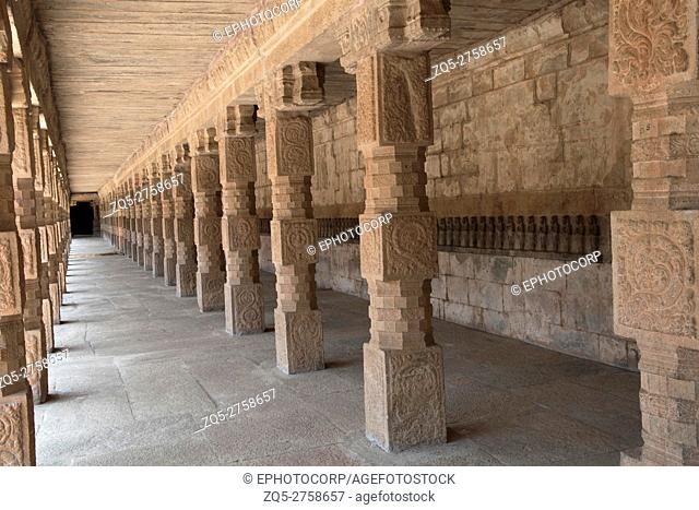 Carved pillars and Saiva saints on the northern cloister wall, Airavatesvara Temple complex, Darasuram, Tamil Nadu, India
