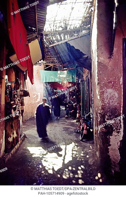 Sunbeams illuminate an old town street in Marrakech, analogue undated photograph from March 1985. Photo: Matthias Toedt / dpa-Zentralbild / ZB / Picture...
