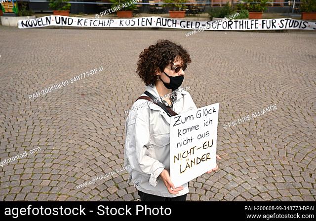 08 June 2020, Hessen, Wiesbaden: In front of a poster saying ""Noodles and ketchup also cost money - immediate aid for students""