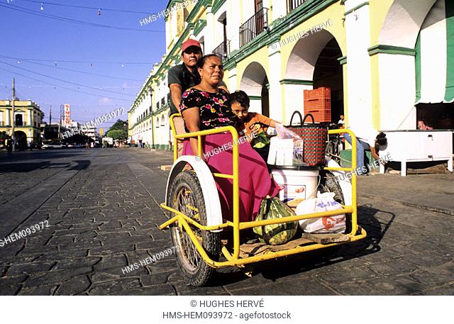 Mexico, state of Oaxaca, Juchitan, family on a tricycle on the zocalo of Juchitan
