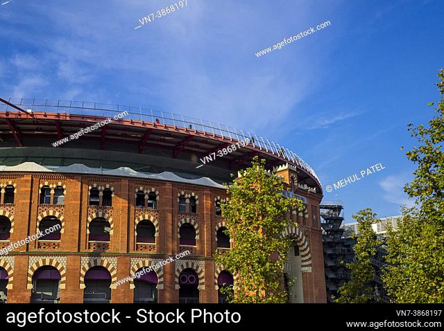 Exterior of redeveloped former bullring, Arenas de Barcelona with it's 360 degree viewing platform. Barcelona, Catalonia, Spain
