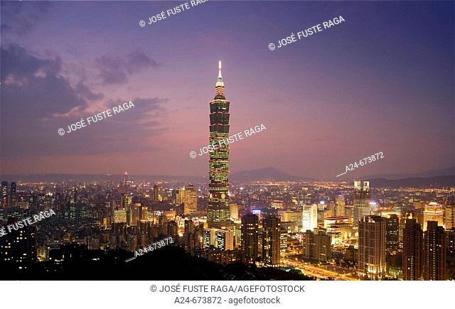 Nov. 2007. Taiwan. Taipei City. Taipei 101 Bldg (World's tallest Bldg.)