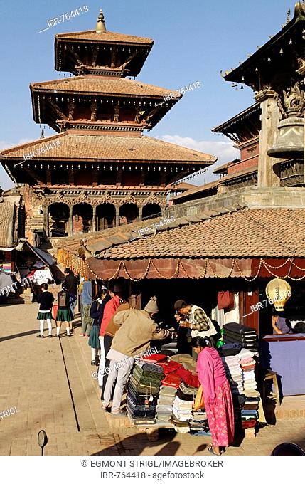 Textile market on Durbar Square, Patan, Lalitpur, UNESCO World Heritage Site, Kathmandu, Nepal