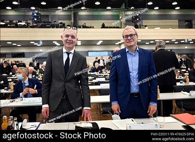 11 March 2022, North Rhine-Westphalia, Bonn: The two candidates for DFB President, Bernd Neuendorf (l) and Peter Peters stand together before the meeting