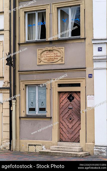 27 April 2022, Bavaria, Bamberg: The inscription ""The poet, composer and painter E.T.W. Amadeus Hoffmann lived in this house 1809-1813"" is affixed to the...