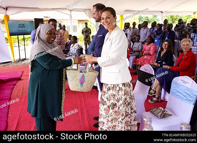 Crown Princess Victoria and Crown Prince Haakon receive gifts from Kwale County Governor H.E. Fatuma Achani during their visit in Kwale County, Kenya