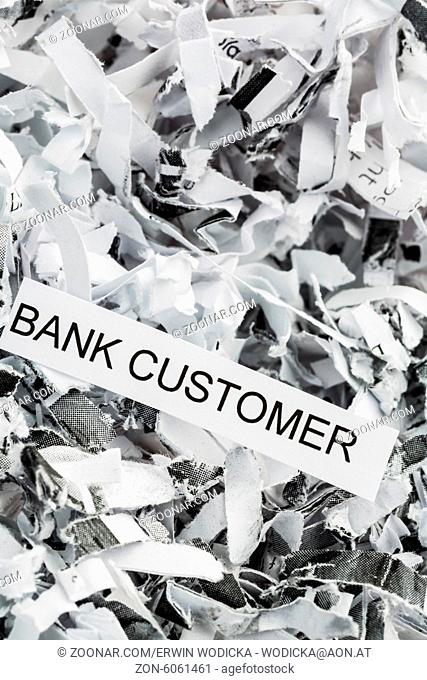 Papierschnitzel mit dem Stichwort Bank Customer, Symbolfoto für Datenvernichtung, Kundendaten und Bankgeheimnis