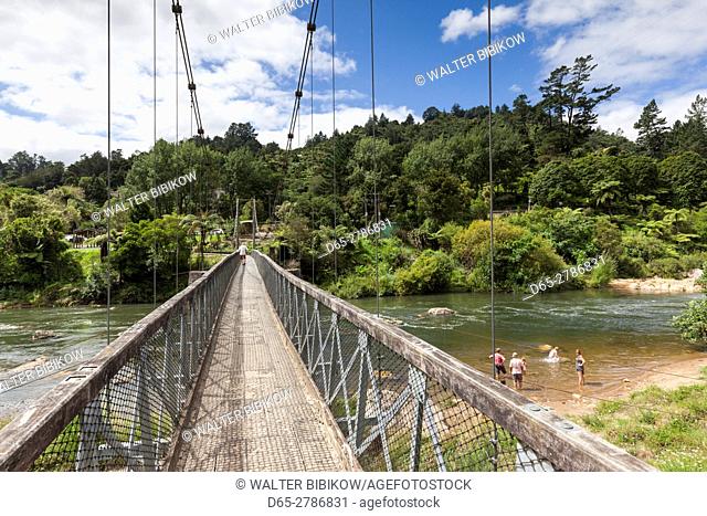 New Zealand, North Island, Coromandel Peninsula, Karangahake Gorge, swinging bridge