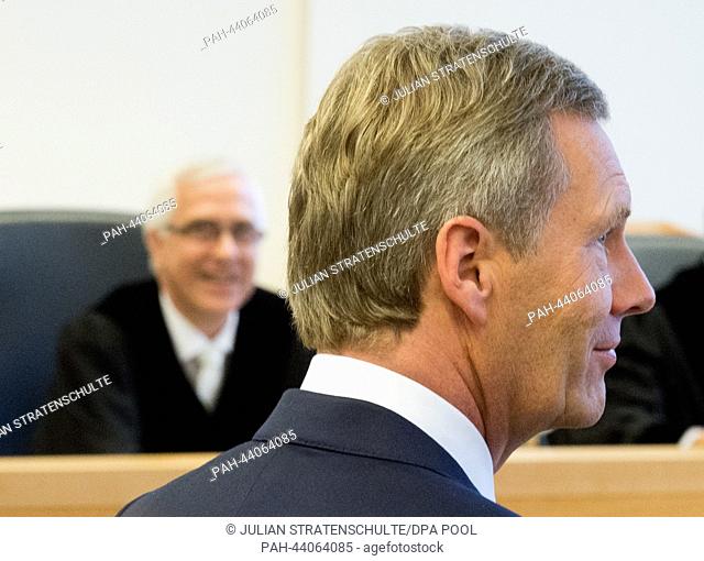 Former German President Christian Wulff (C) sits in front of the presiding judge Frank Rosenow (L) at the regional court in Hanover, Germany, 14 November 2013