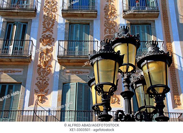 Modernist street lamp and Casa Xuriguer, arch. Francesc Daniel Molina, La Rambla de Santa Monica, Ciutat Vella, Barcelona, Catalonia, Spain