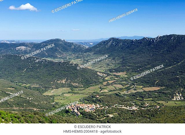 France, Aude, Duilhac sous Peyrepertuse, general view of the village and Queribus castle from the ruins of 12th century castle of Peyrepertuse