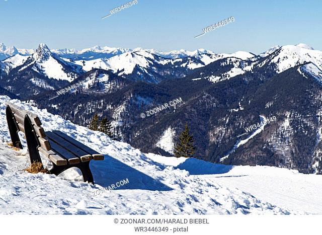 Winterliches Alpenpanorama vom Wallberg aus gesehen