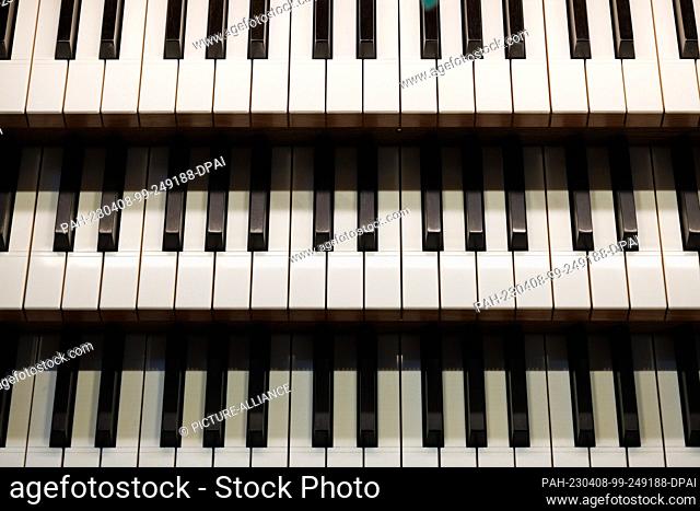 05 April 2023, Lower Saxony, Osnabrück: View of the keyboard of the so-called peace organ in the Lutheran St. Catherine's Church