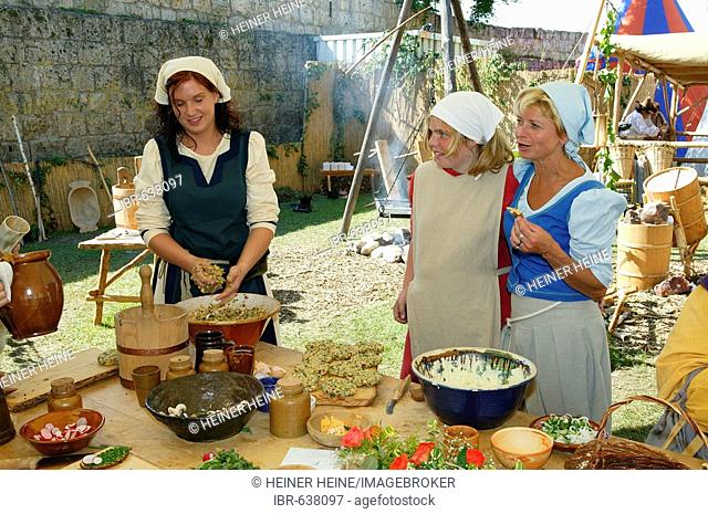 Peasants preparing a meal during a medieval festival, Burghausen, Upper Bavaria, Bavaria, Germany, Europe