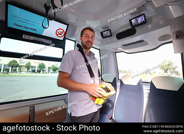 11 August 2021, Thuringia, Gera: Axel Reinhard, operator of ""EMMA"" (Electric, Mobile, Markant, Automated) stands in the vehicle at the start of the transport...