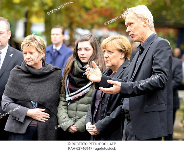 German Chancellor Angela Merkel (2.F.R), Northrhine-Westphalia deputy Prime Minister Sylvia Loehrmann (L), school speaker Johanna Koenig (2ndL)