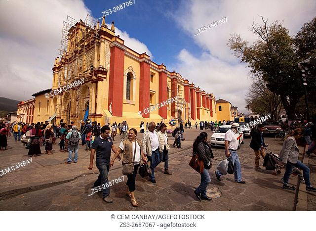People in front of the Cathedral of San Cristobal, San Cristobal de las Casas, Chiapas State, Mexico, North America