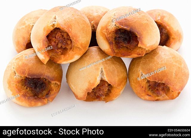 It is a piece of bread stuffed with chorizo or bacon. It is usually small in size (approximately 20 cm in length) and appears in the various open-air spring and...