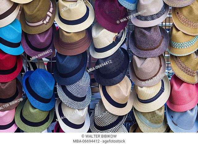 USA, New York, New York City, Lower Manhattan, hipster hats