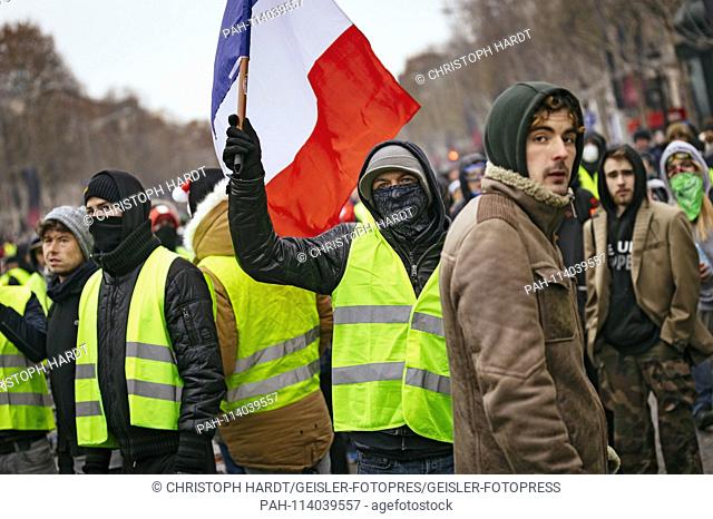 Impression of the yellow vests protests versus President Macron on the Champs Elysées. Paris, 15.12.2018 | usage worldwide