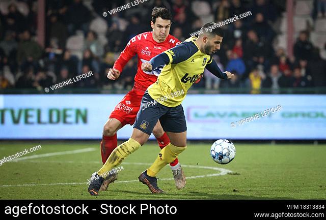 Kortrijk's Bryan Reynolds and Union's Deniz Undav fight for the ball during a soccer match between KV Kortrijk and Royale Union Saint-Gilloise