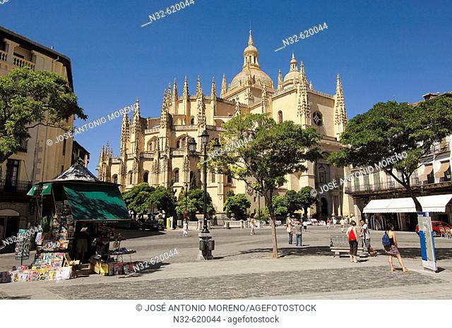 Plaza Mayor (Main square) and Cathedral. Segovia. Castilla León. Spain