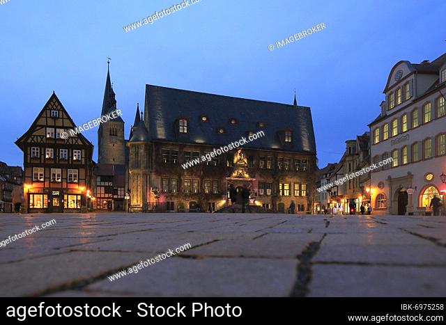 Market Square with Town Hall and Church of St. Benedikti in the Evening, Quedlinburg, Harz, Saxony-Anhalt, Germany, Europe