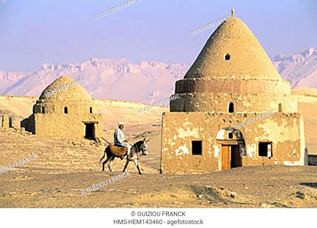Egypt, Libyc desert, Dakhla oasis, marabouts in El Qasr