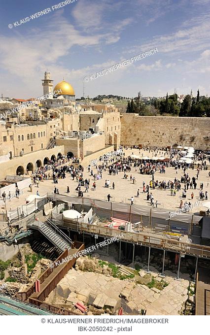 Dome of the Rock, Western Wall and archaeological excavation site at front, Arabic quarter, historic centre, Jerusalem, Israel, Middle East