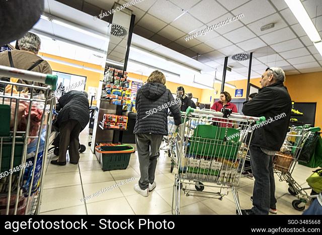Carcaixent, Valencia, Spain, March 13, 2020. A man with an anti-gas mask and cover fully shopping at a supermarket. Fear that supermarkets will run out of food...