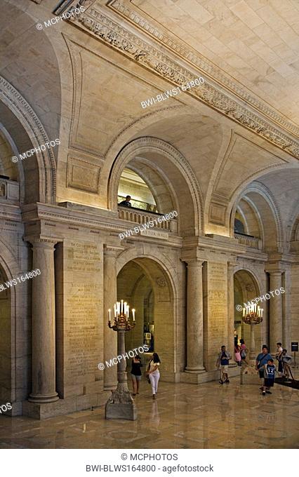 Visitors inside the GREAT HALL - NEW YORK CITY PUBLIC LIBRARY, USA, New York City