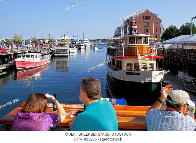 Maine, Portland, Historic Old Port District, Congress Street, Chandlers Wharf, Portland Lobster Company, alfresco dining, Casco Bay, commercial fishing boats