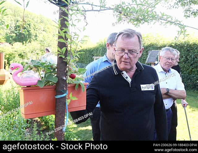 26 June 2023, Thuringia, Pößneck: Bodo Ramelow (Die Linke), Minister President of Thuringia, walks through a garden during his visit to the Orlatal Regional...