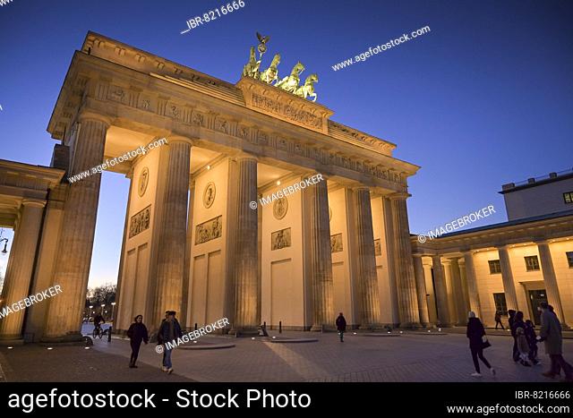 Brandenburg Gate, Pariser Platz, Mitte, Berlin, Germany, Europe