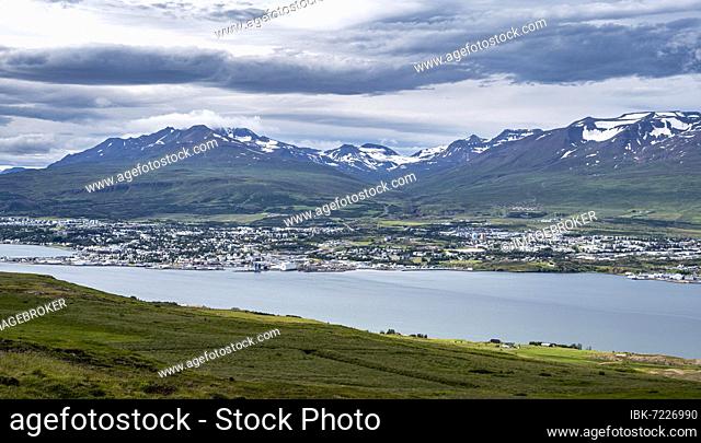 City view of Akureyri, mountains in the back, Eyjafjördur fjord, North Iceland, Iceland, Europe