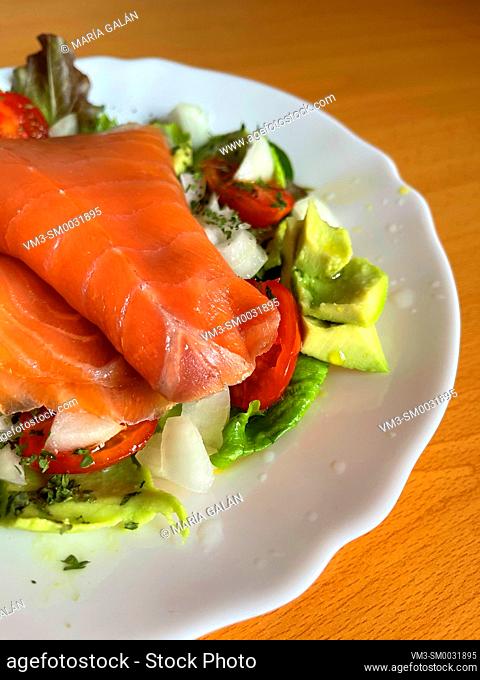 Smoked salmon with salad