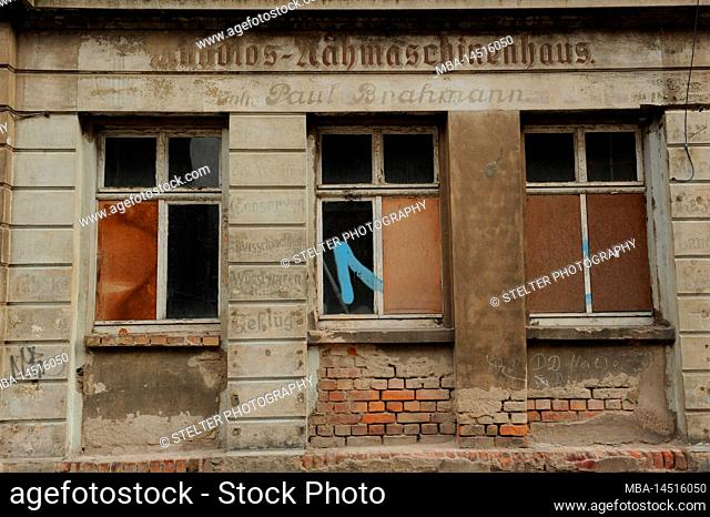 Germany, Thuringia, dilapidated buildings near Naumburg