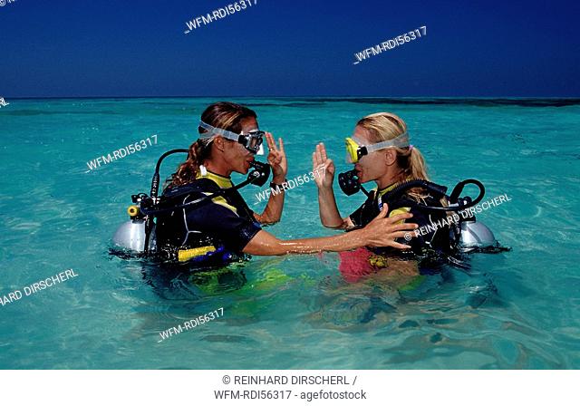 Diving course at Maldives, Indian Ocean, Medhufushi, Meemu Atoll, Maldives