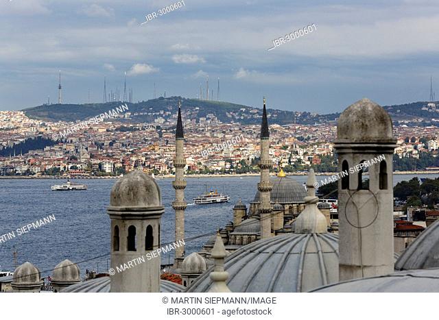 View of Süleymaniye Mosque across the Rüstem Pasha Mosque and the Bosphorus to Üsküdar in Asia, Istanbul, Turkey, Europe
