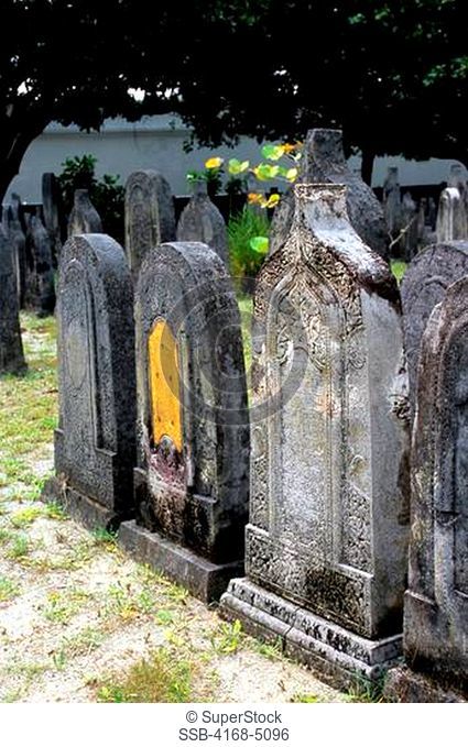maldives, male, friday mosque hukuru miski, cemetary, gravestones