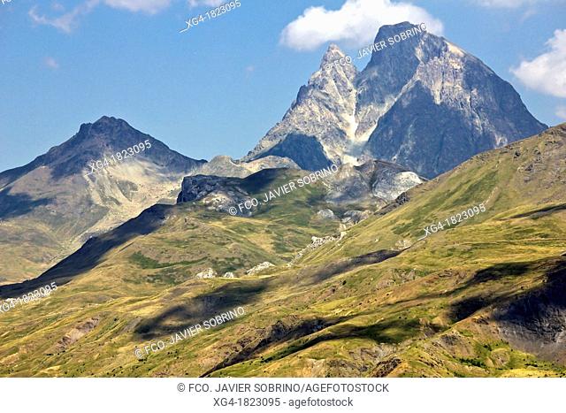 Panoramic Midi d'Ossau Peak from Pacino Peak in Tena Valley - Bearn - Pyrenees - France