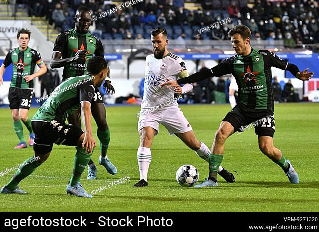 Cercle's Victor Da Silva Vitinho, Cercle's Elimane Franck Kanoute, OHL's Xavier Mercier and Cercle's Olivier Deman fight for the ball during a soccer match...